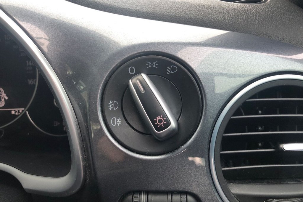 Used Volkswagen Beetle 2012 for sale - 77292741: Photo 27