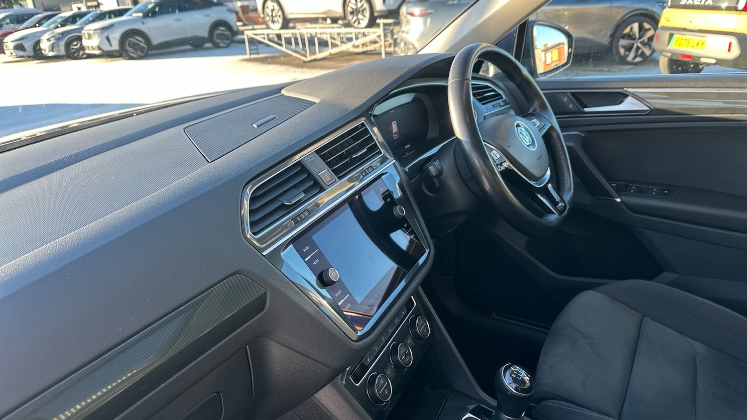 Used Volkswagen Tiguan 2018 for sale - 77351105: Photo 9