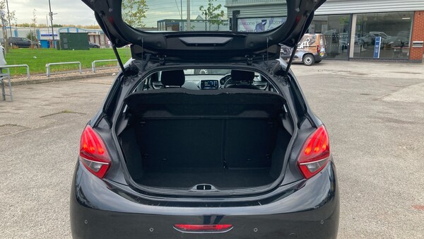 Used Peugeot 208 2019 for sale - 76133950: Photo 4