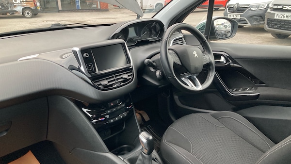 Used Peugeot 208 2019 for sale - 76133950: Photo 9