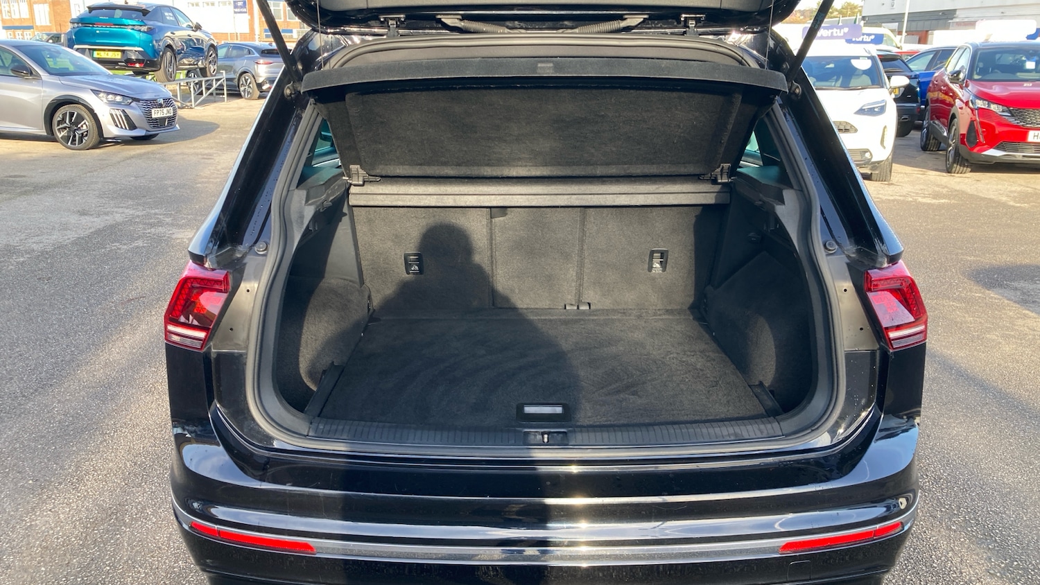 Used Volkswagen Tiguan 2017 for sale - 76799034: Photo 4