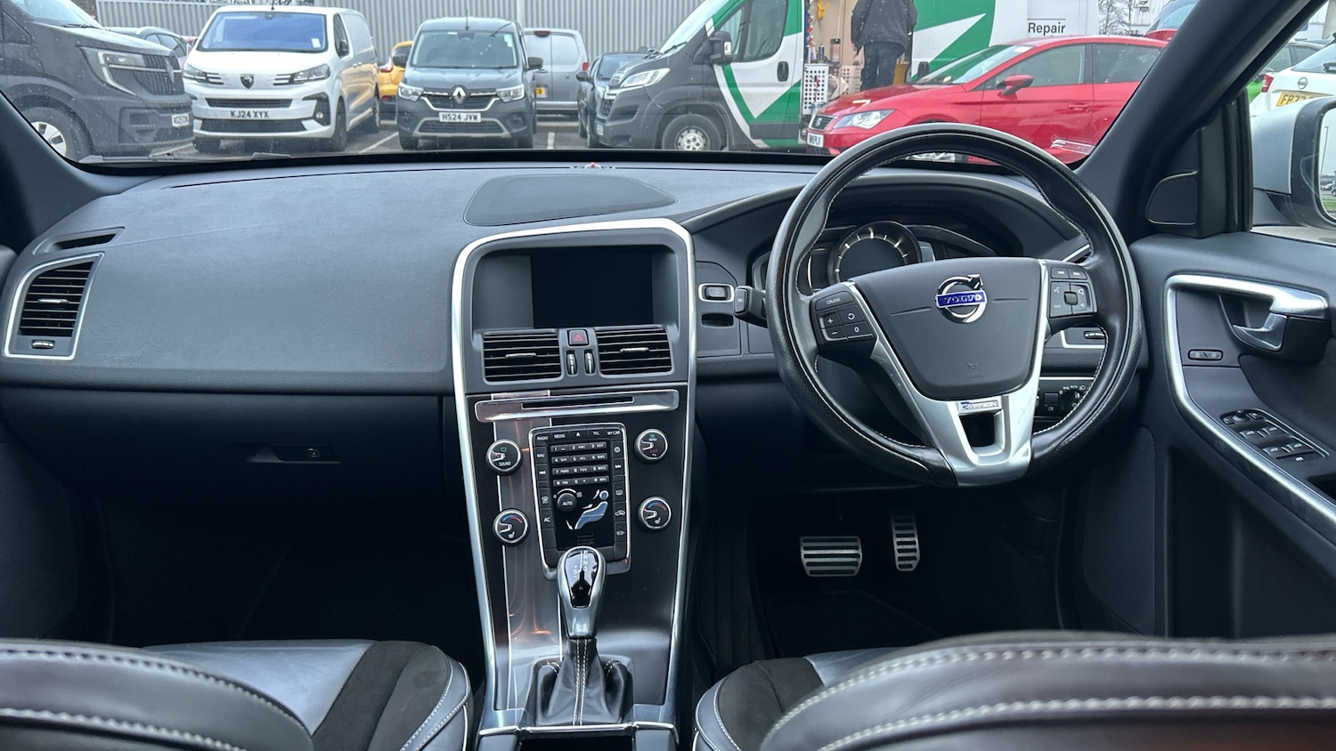 Used Volvo XC60 2017 for sale - 77351100: Photo 10