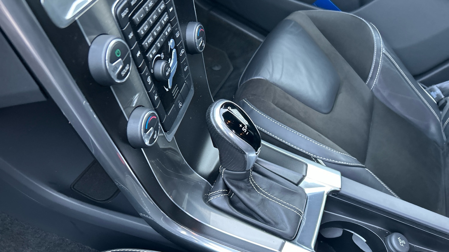 Used Volvo XC60 2017 for sale - 77351100: Photo 13