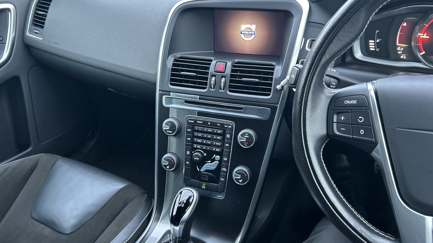 Used Volvo XC60 2017 for sale - 77351100: Photo 14