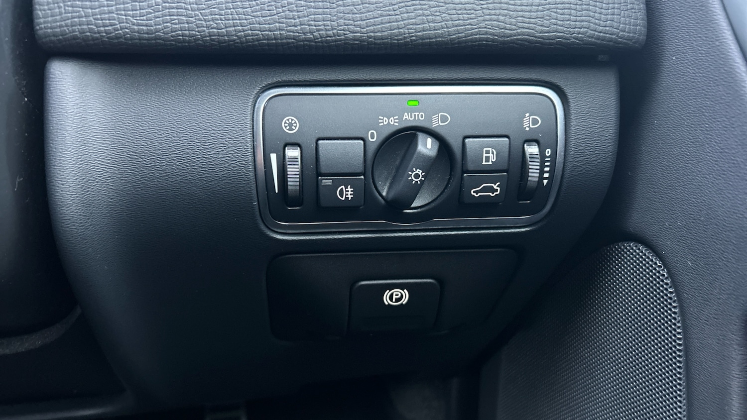 Used Volvo XC60 2017 for sale - 77351100: Photo 21