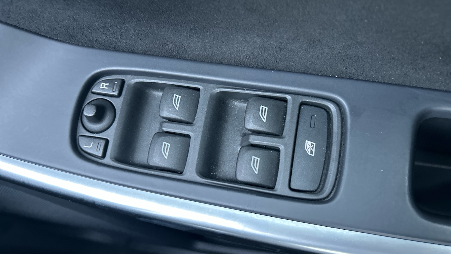 Used Volvo XC60 2017 for sale - 77351100: Photo 22