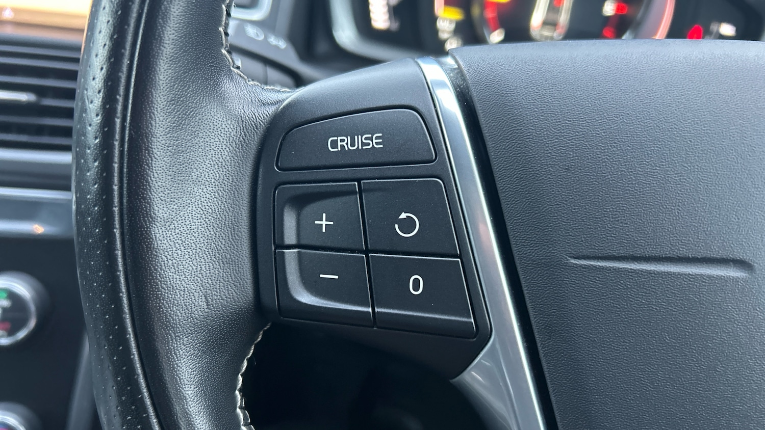 Used Volvo XC60 2017 for sale - 77351100: Photo 23