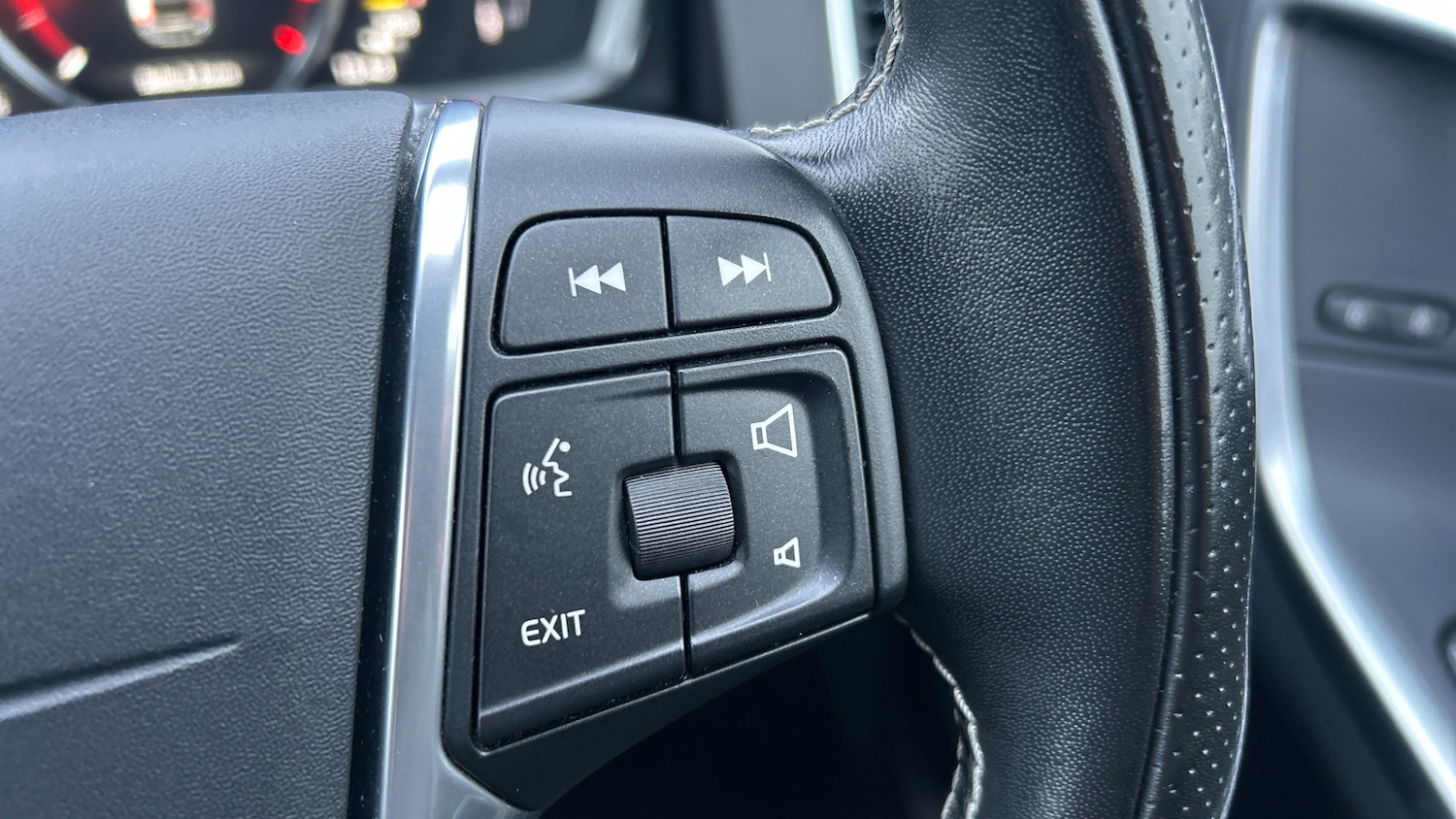 Used Volvo XC60 2017 for sale - 77351100: Photo 24