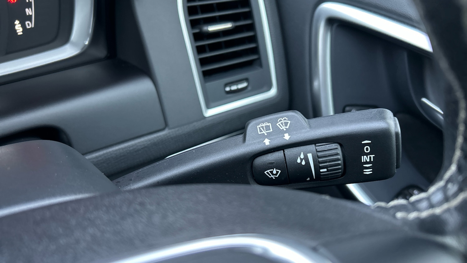 Used Volvo XC60 2017 for sale - 77351100: Photo 25