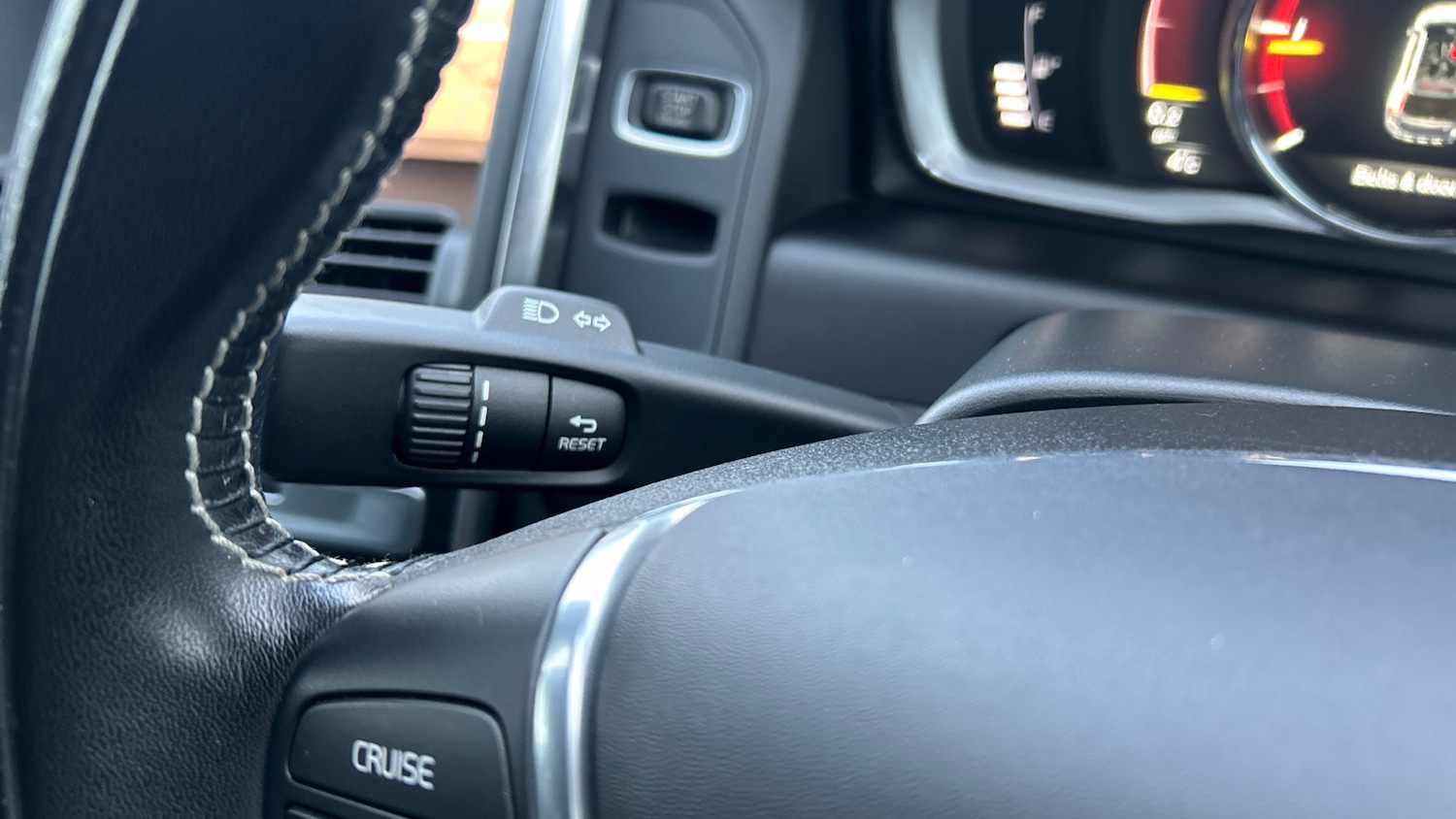 Used Volvo XC60 2017 for sale - 77351100: Photo 26