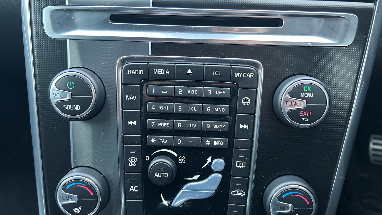 Used Volvo XC60 2017 for sale - 77351100: Photo 27