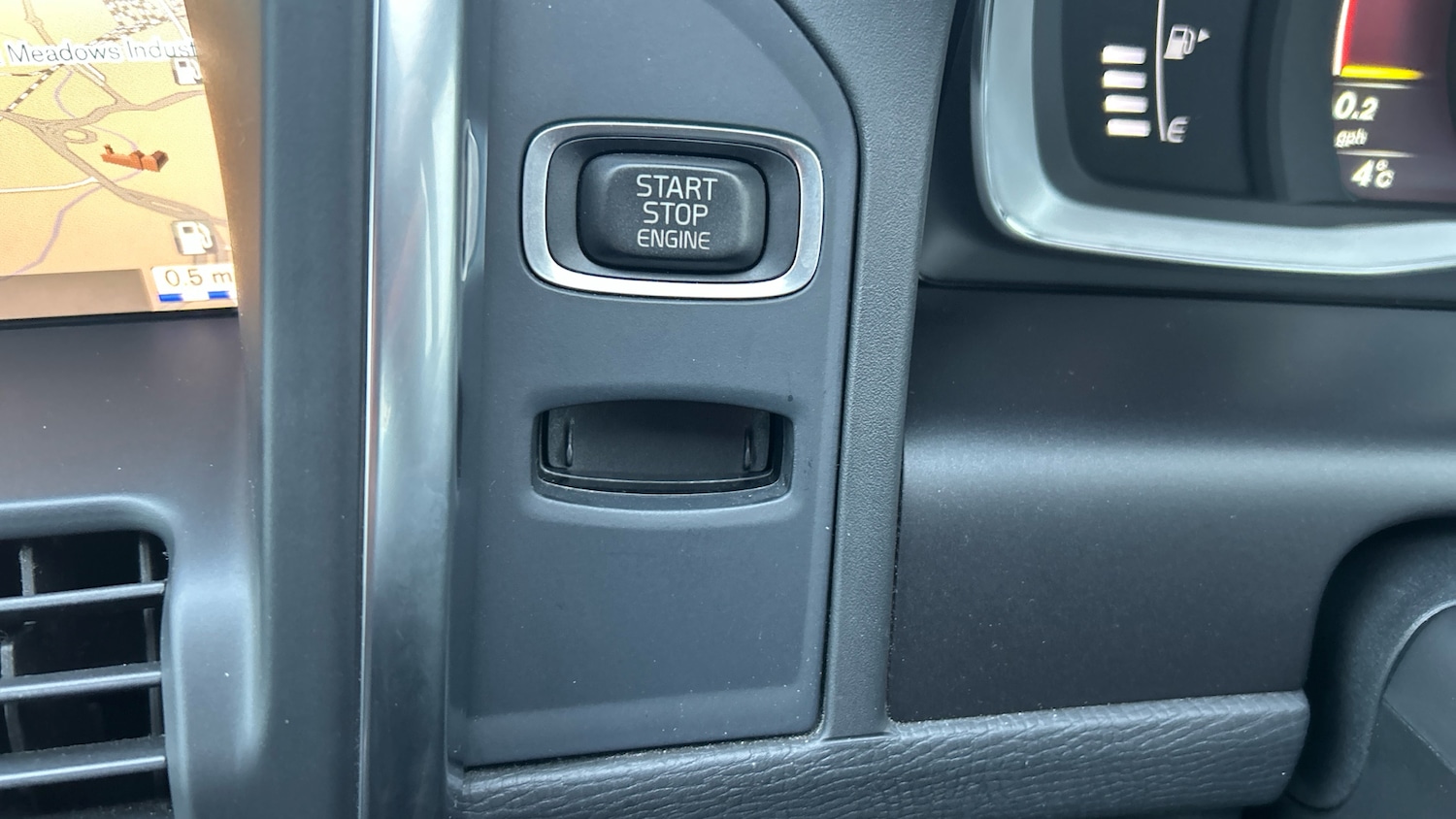 Used Volvo XC60 2017 for sale - 77351100: Photo 28