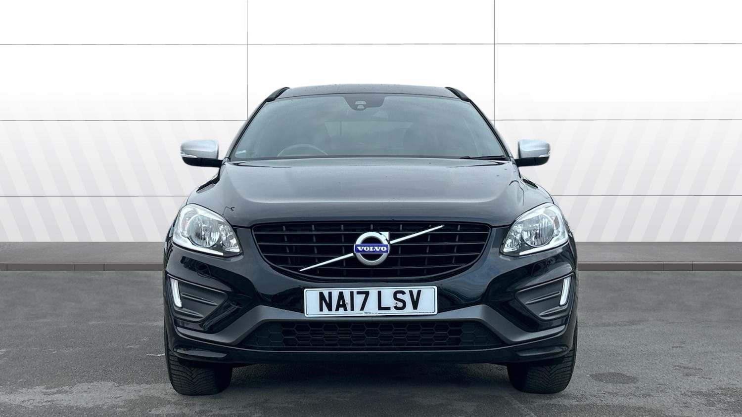 Used Volvo XC60 2017 for sale - 77351100: Photo 3