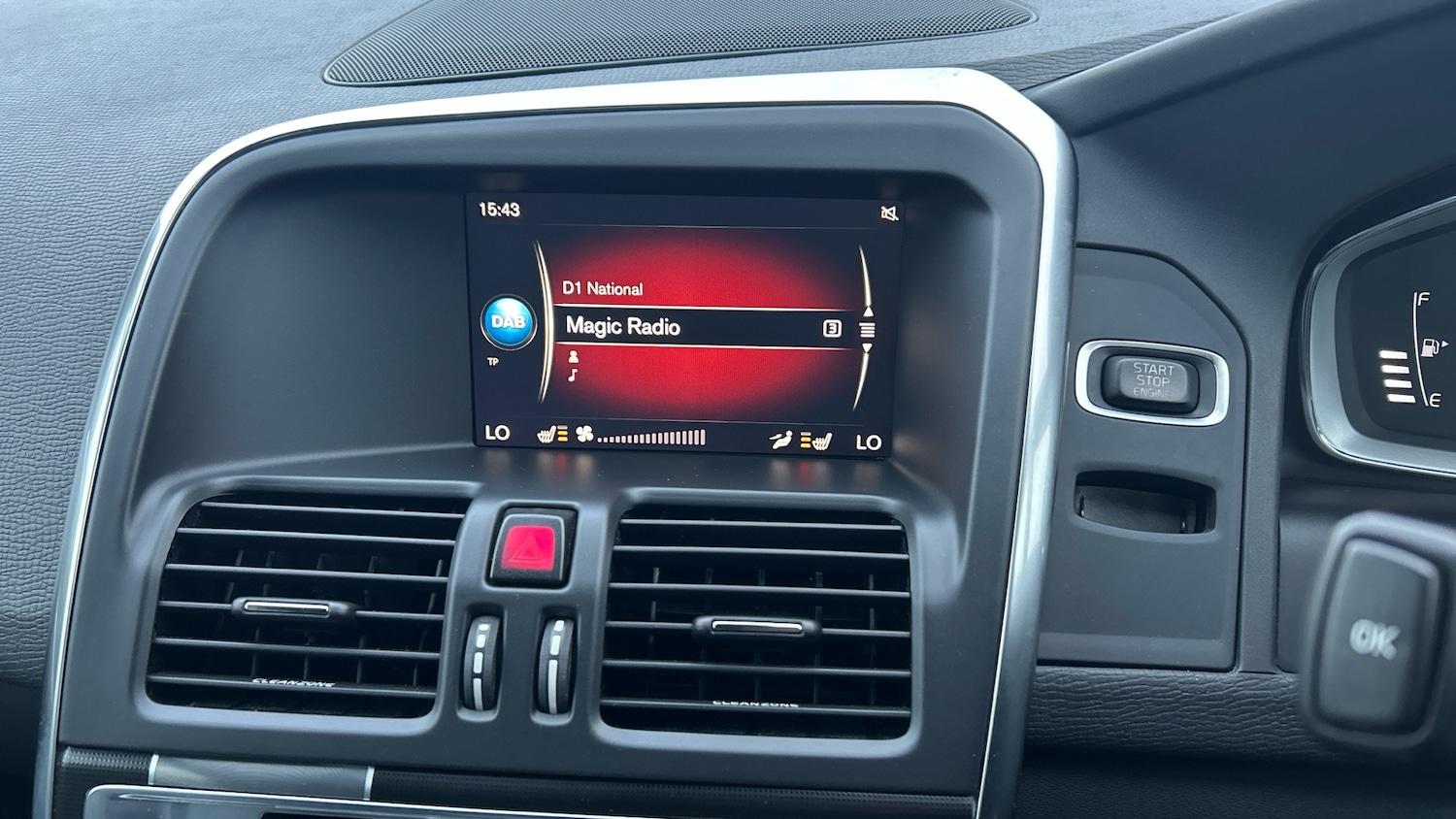 Used Volvo XC60 2017 for sale - 77351100: Photo 32