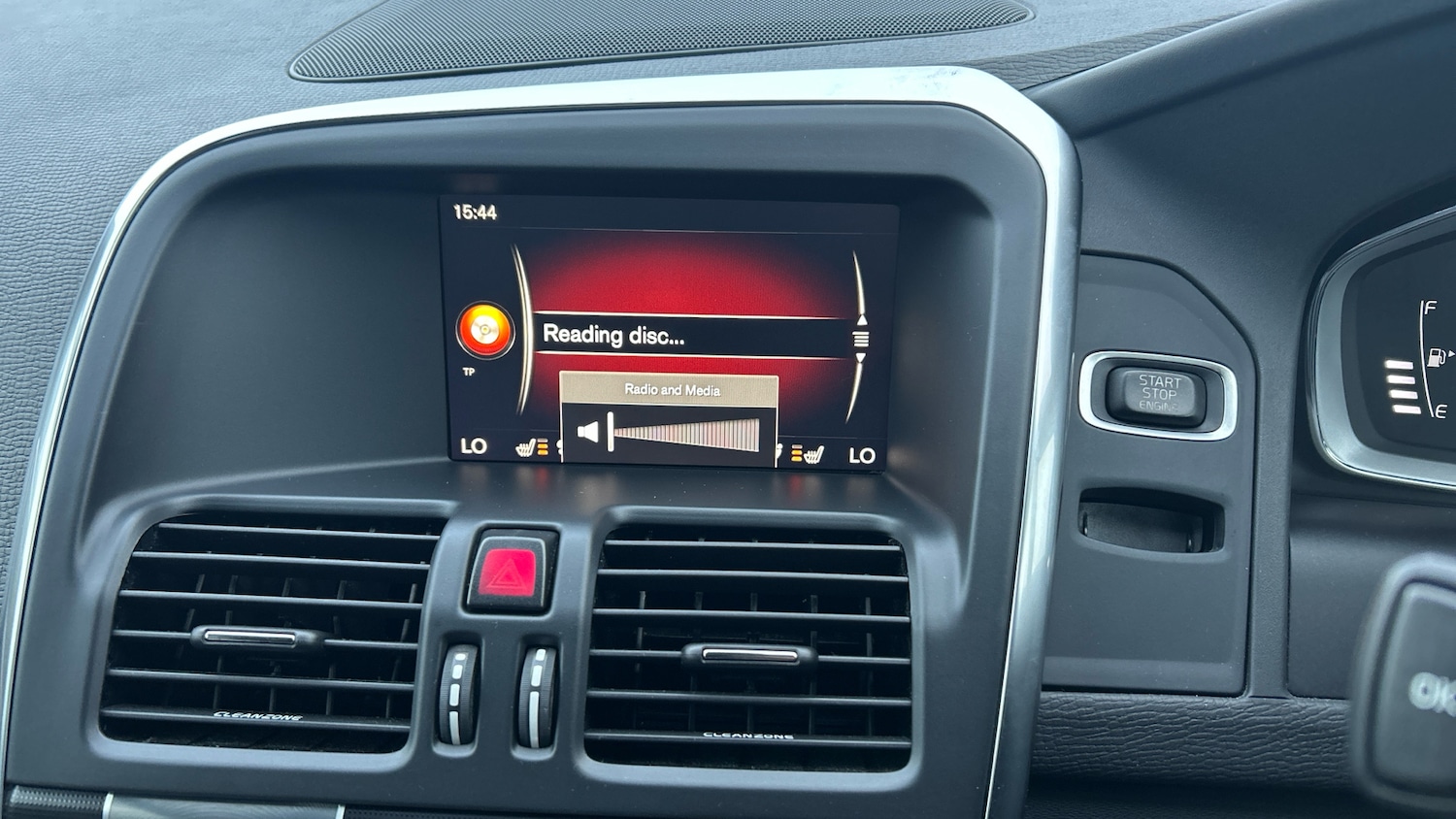 Used Volvo XC60 2017 for sale - 77351100: Photo 34