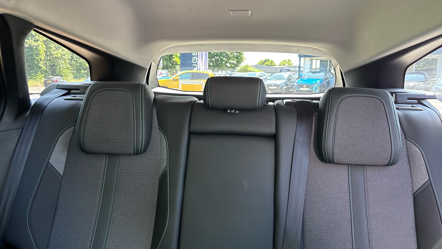 2024 Peugeot 308 1.2 PureTech Allure 5dr EAT8 Petrol Estate Estate Petrol Automa - Picture 15 of 24