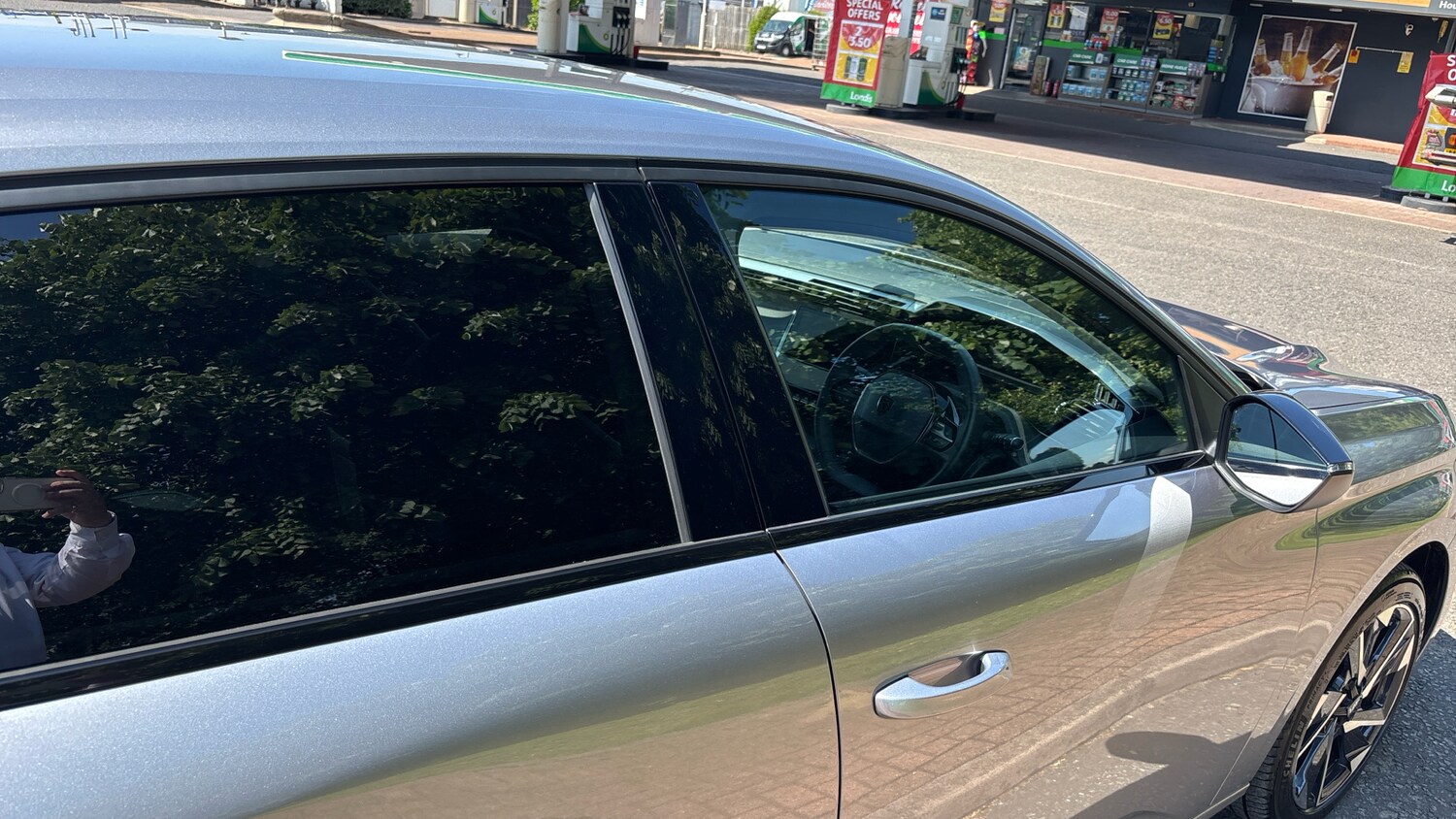 2024 Peugeot 308 1.2 PureTech Allure 5dr EAT8 Petrol Estate Estate Petrol Automa - Picture 23 of 24
