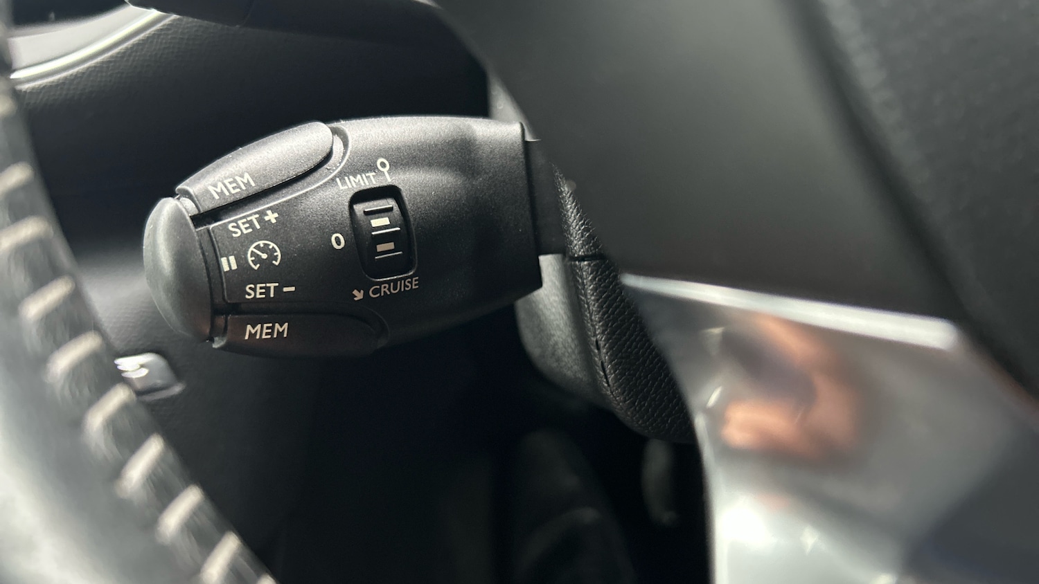 Used Peugeot 308 2015 for sale - 76980717: Photo 30