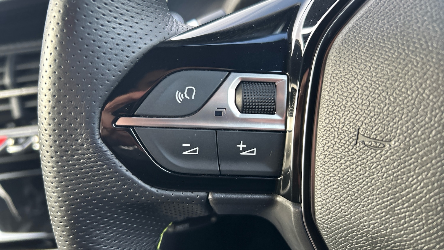 Used Peugeot 2008 2022 for sale - 76102764: Photo 23