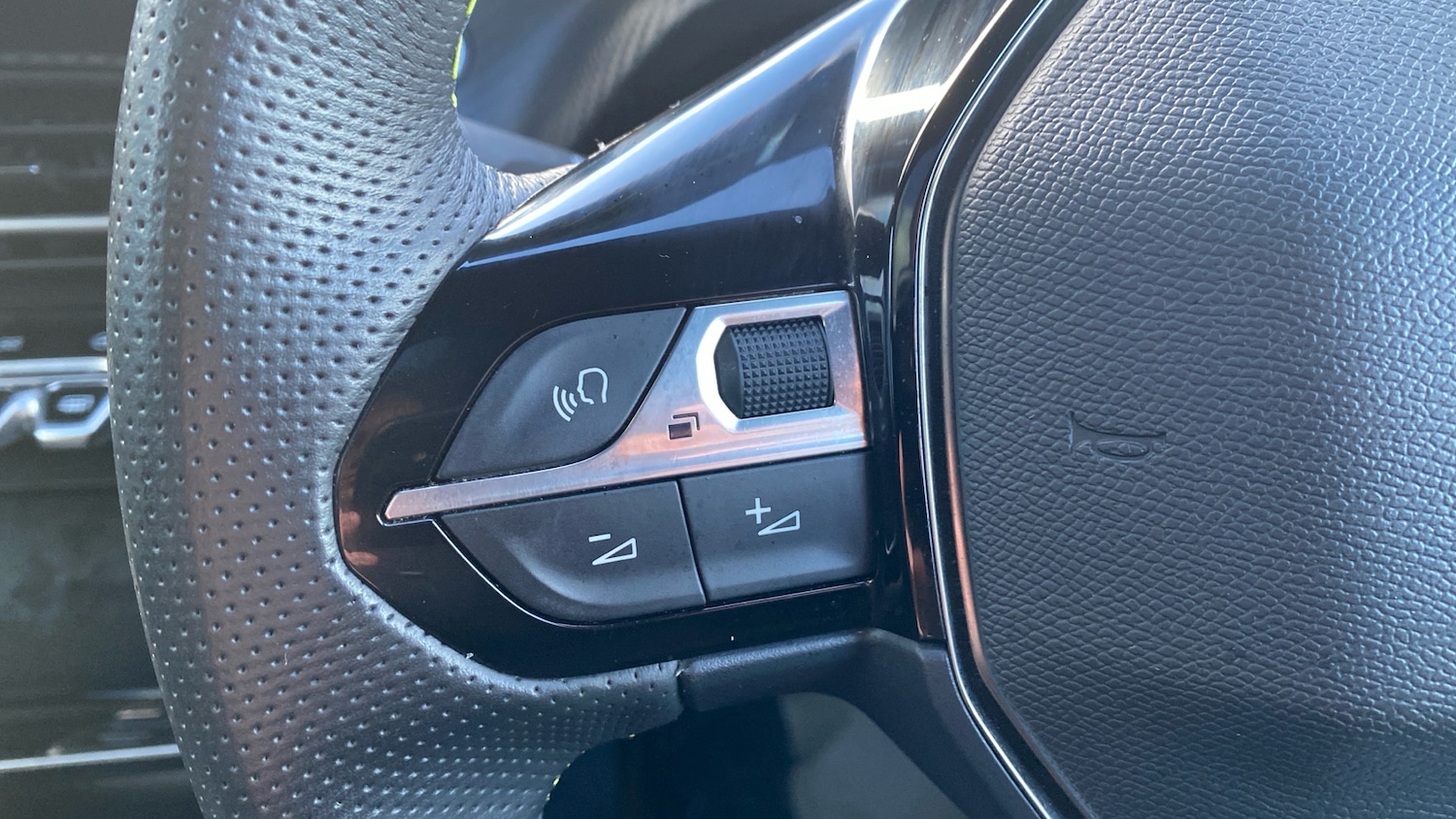 Used Peugeot 2008 2022 for sale - 77350289: Photo 21