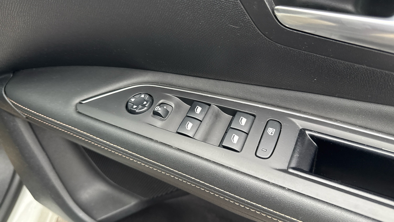 Used Peugeot 3008 2019 for sale - 76534280: Photo 30