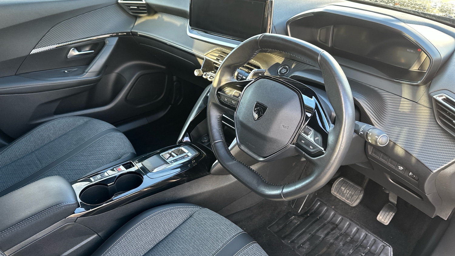 Used Peugeot 2008 2023 for sale - 76948172: Photo 11