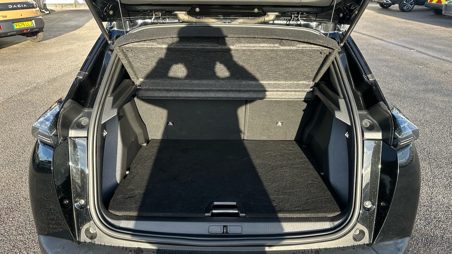 Used Peugeot 2008 2023 for sale - 76948172: Photo 4