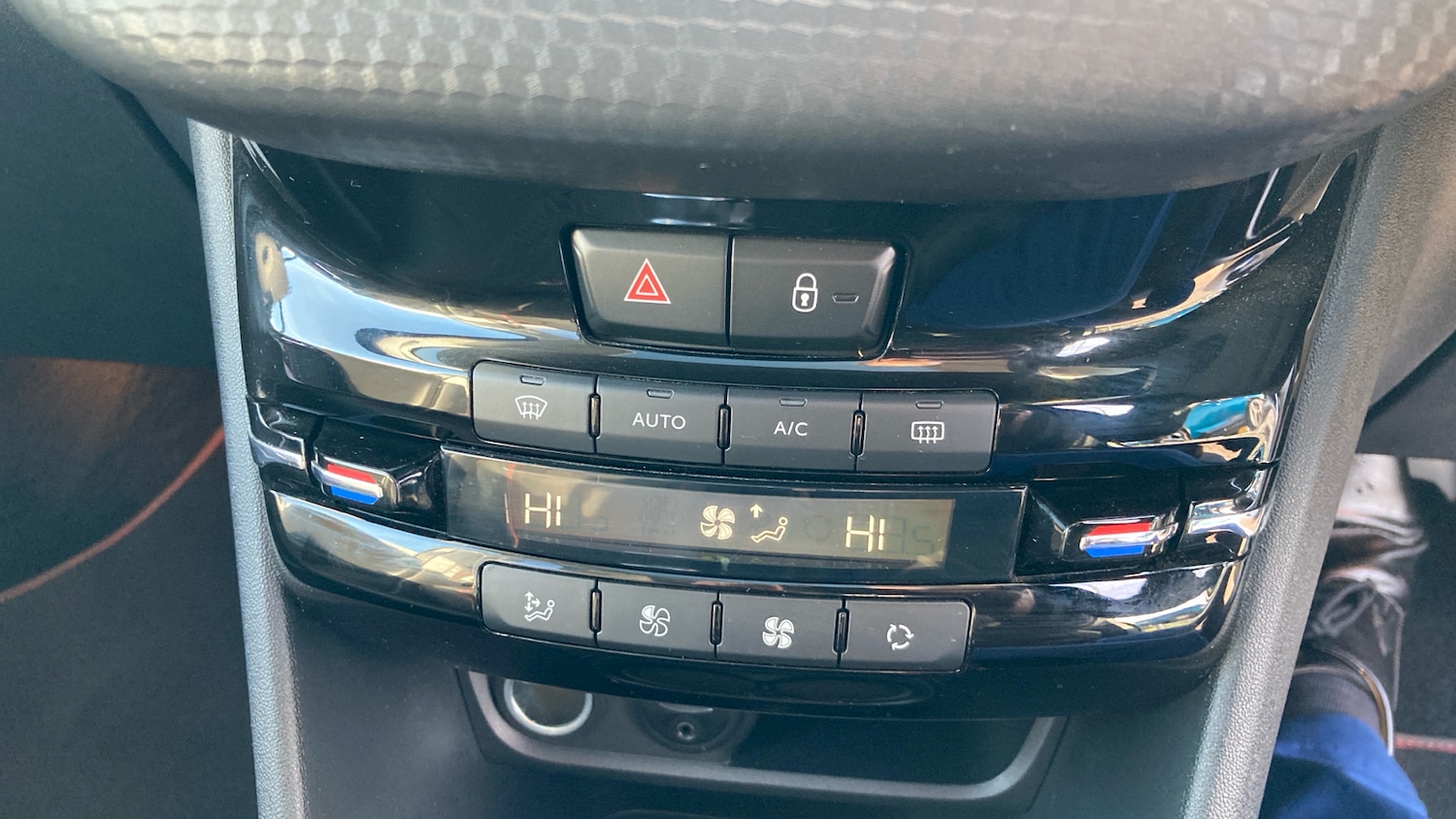 Used Peugeot 2008 2017 for sale - 76706333: Photo 36