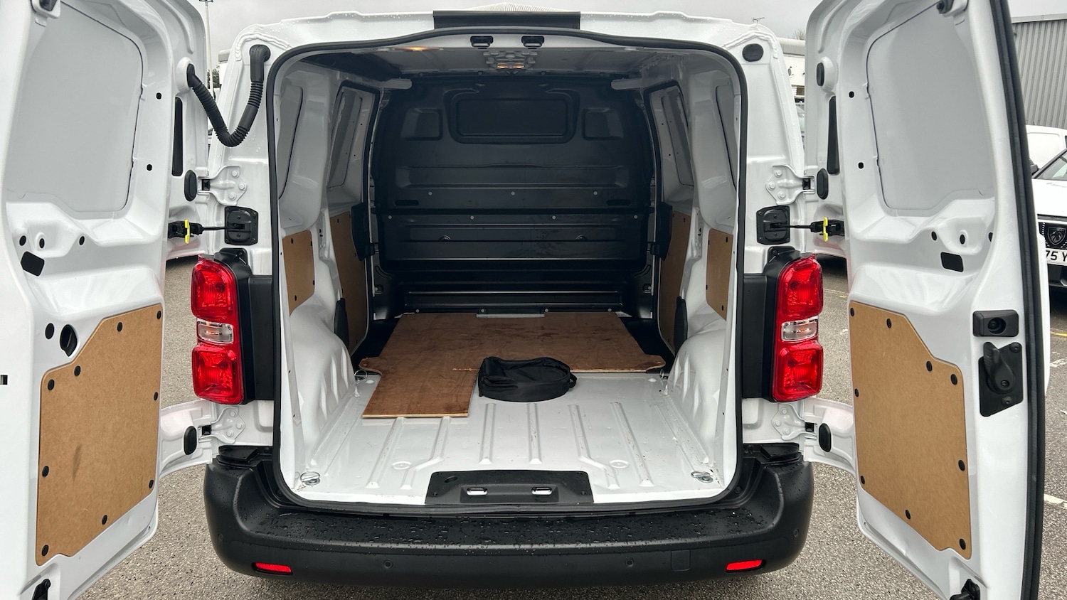 Used Peugeot Expert 2025 for sale - 77502525: Photo 4