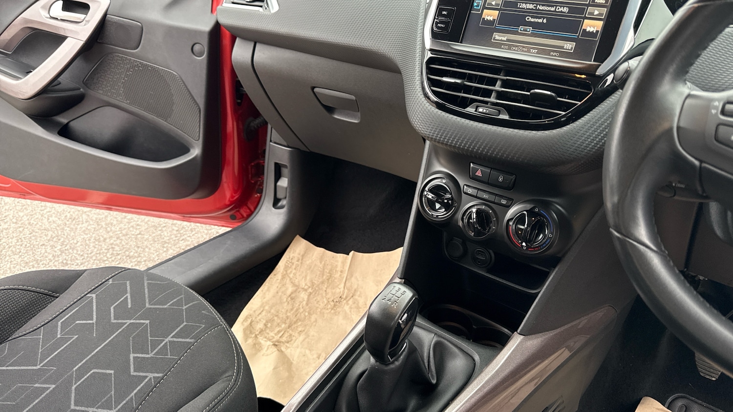 Used Peugeot 2008 2015 for sale - 76403140: Photo 14