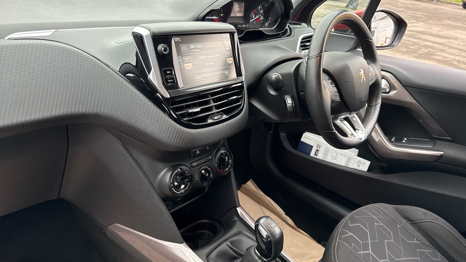 Used Peugeot 2008 2015 for sale - 76403140: Photo 9