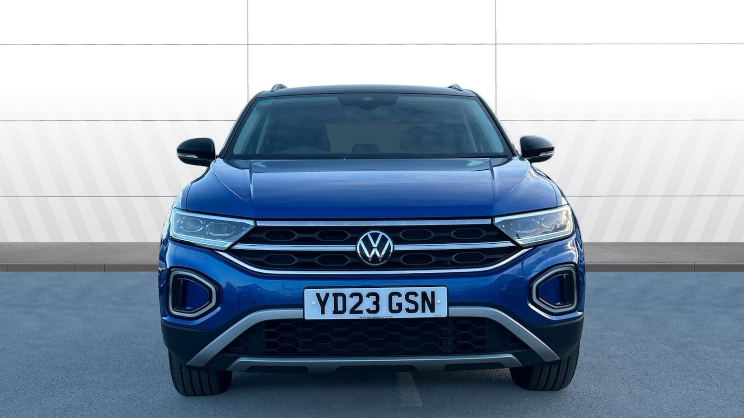 Used Volkswagen T-Roc 2023 for sale - 77746518: Photo 3