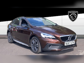 Used Volvo V40 2017 for sale - 75661810: Photo