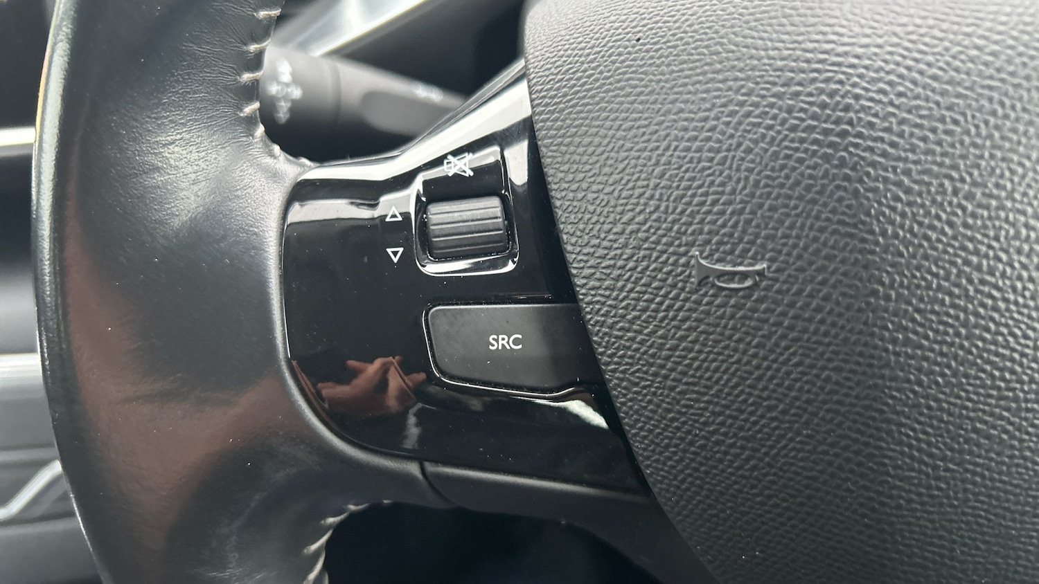 Used Peugeot 308 2015 for sale - 77069189: Photo 25