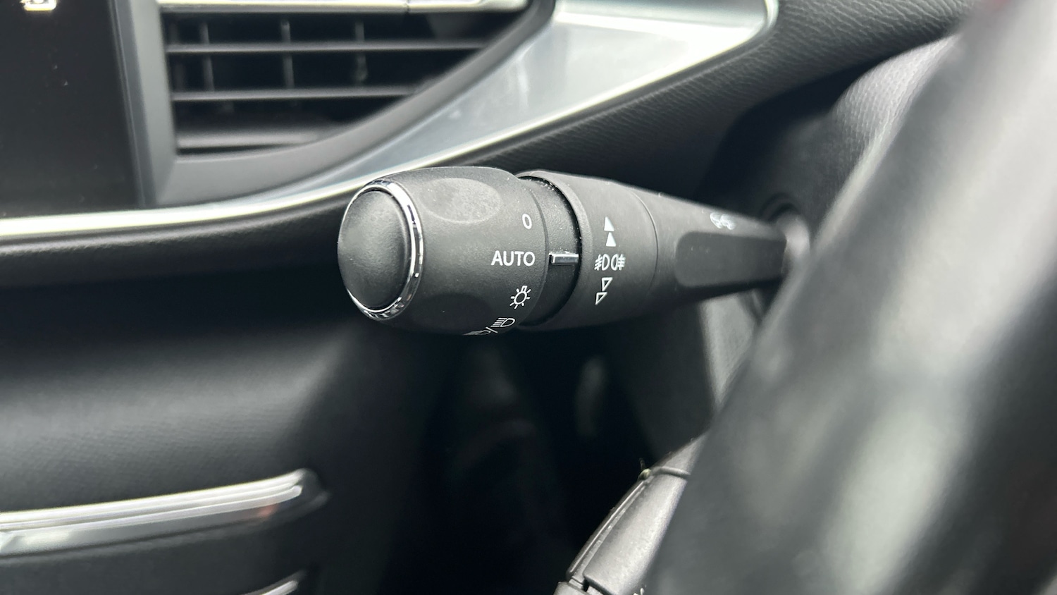 Used Peugeot 308 2015 for sale - 77069189: Photo 28