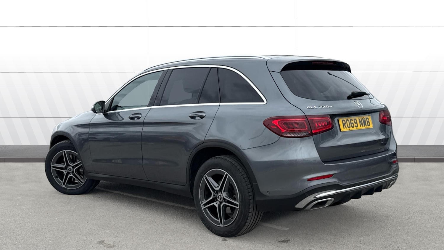 Used Mercedes-Benz GLC 2019 for sale - 77712931: Photo 2