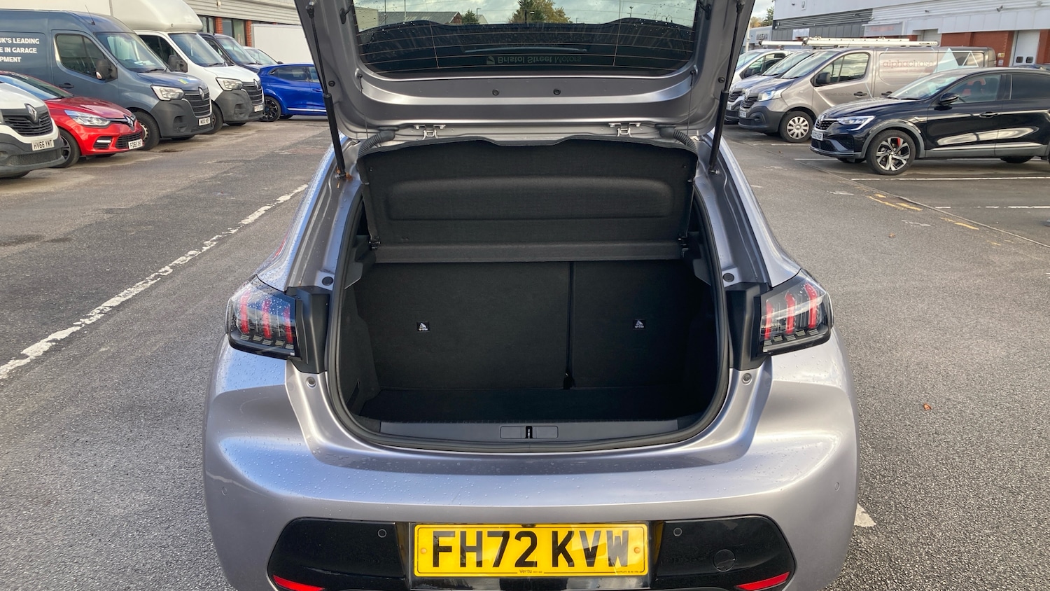 Used Peugeot 208 2023 for sale - 76436480: Photo 4