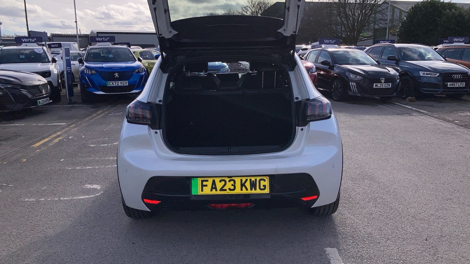 Used Peugeot 208 2023 for sale - 77662460: Photo 4