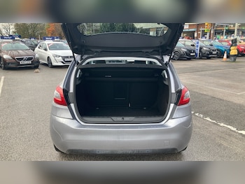 Used Peugeot 308 2019 for sale - 76507302: Photo