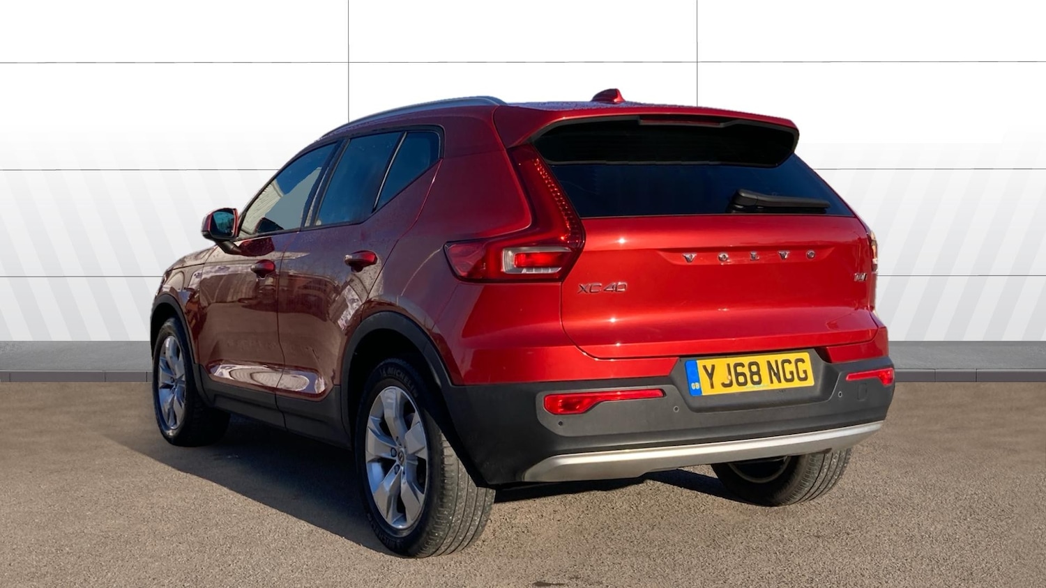 Used Volvo XC40 2018 for sale - 76694129: Photo 2