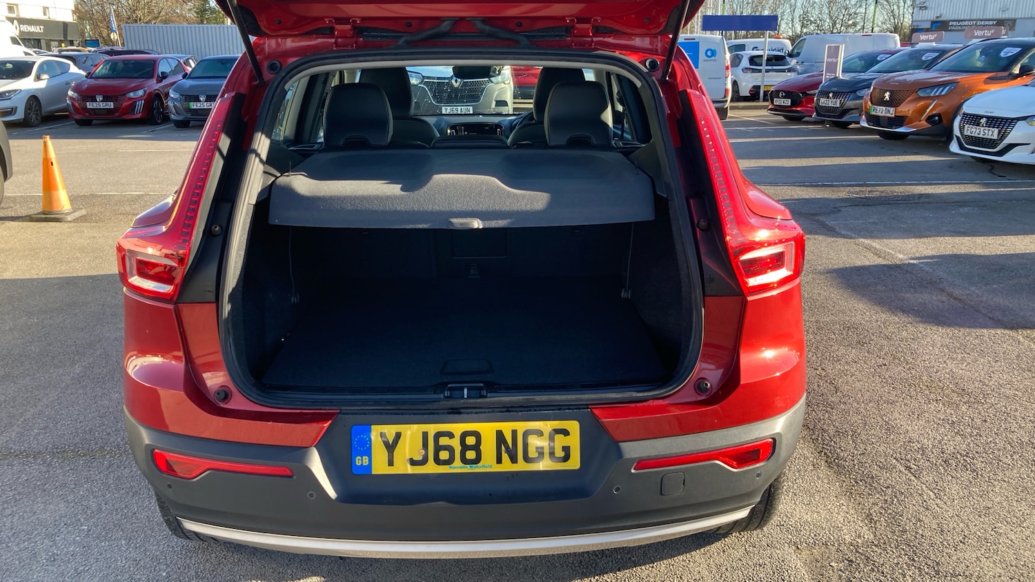 Used Volvo XC40 2018 for sale - 76694129: Photo 4