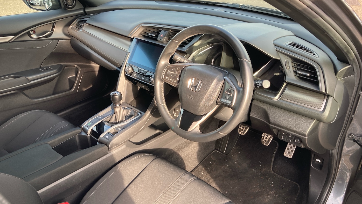 Used Honda Civic 2018 for sale - 76493697: Photo 11