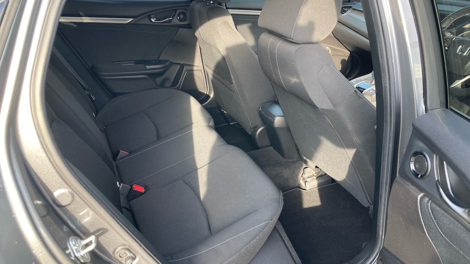 Used Honda Civic 2018 for sale - 76493697: Photo 24