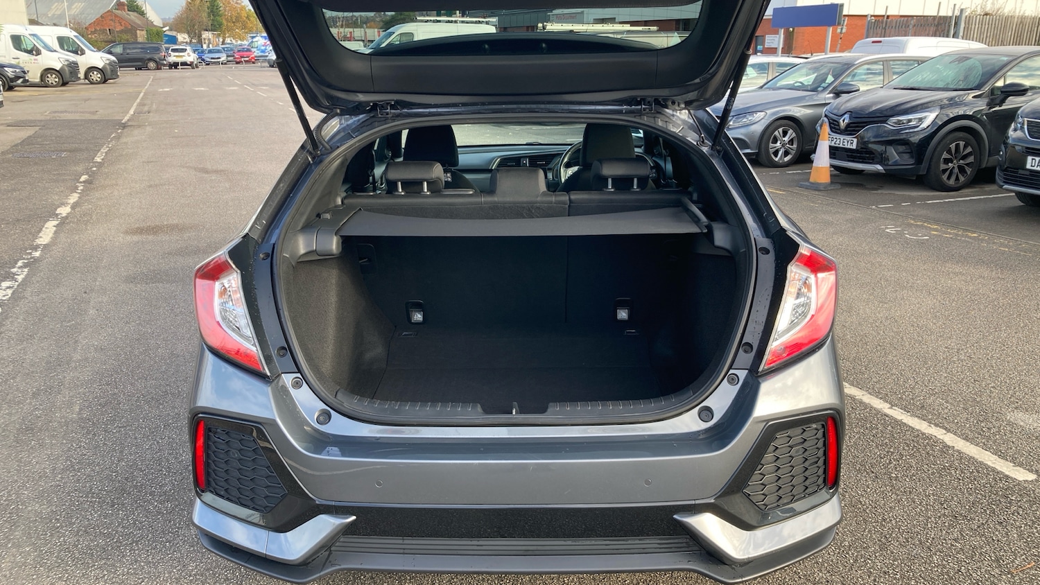 Used Honda Civic 2018 for sale - 76493697: Photo 4