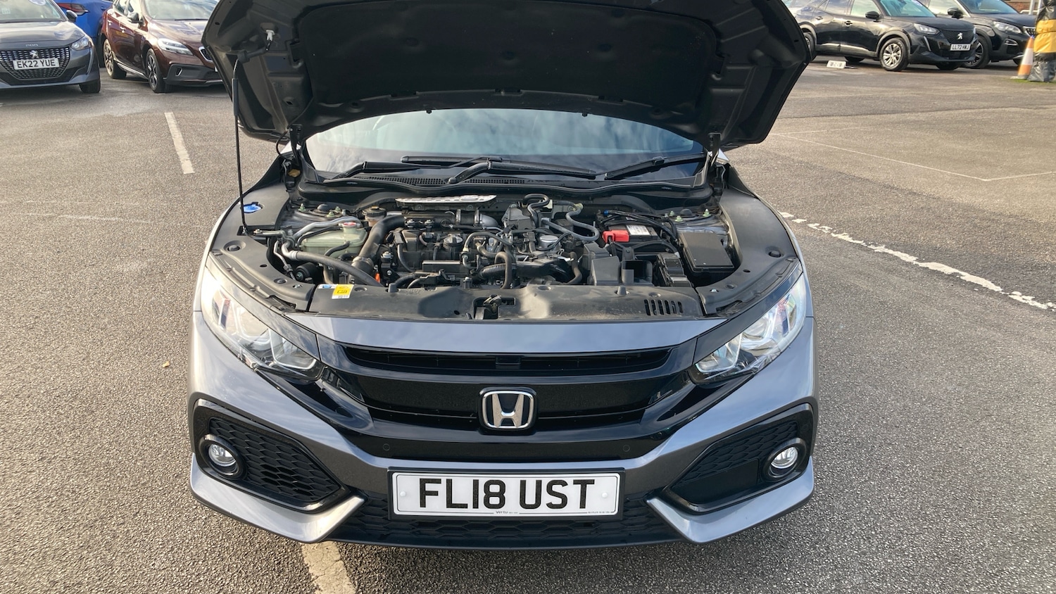 Used Honda Civic 2018 for sale - 76493697: Photo 8