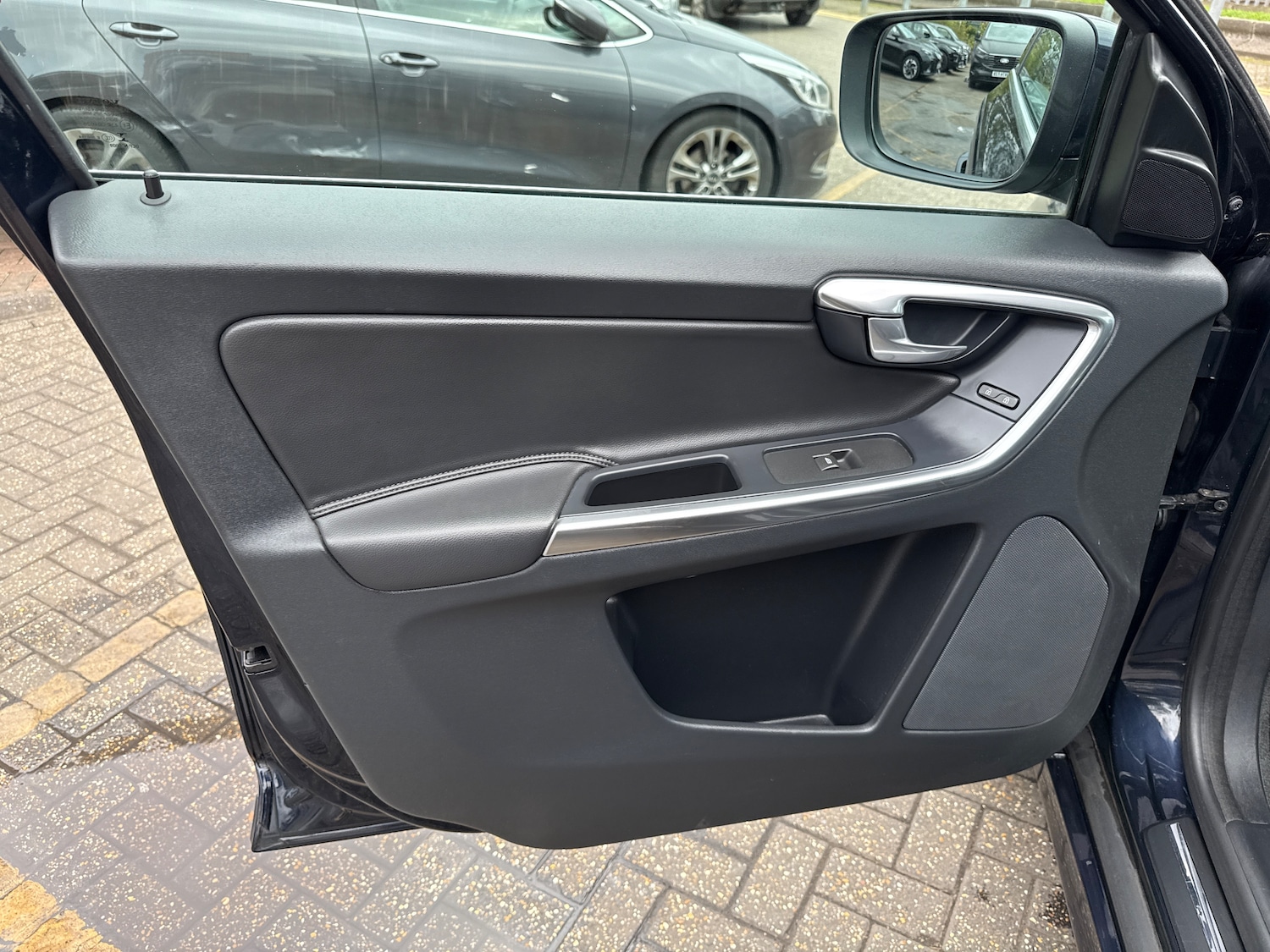 Used Volvo XC60 2017 for sale - 75924693: Photo 41