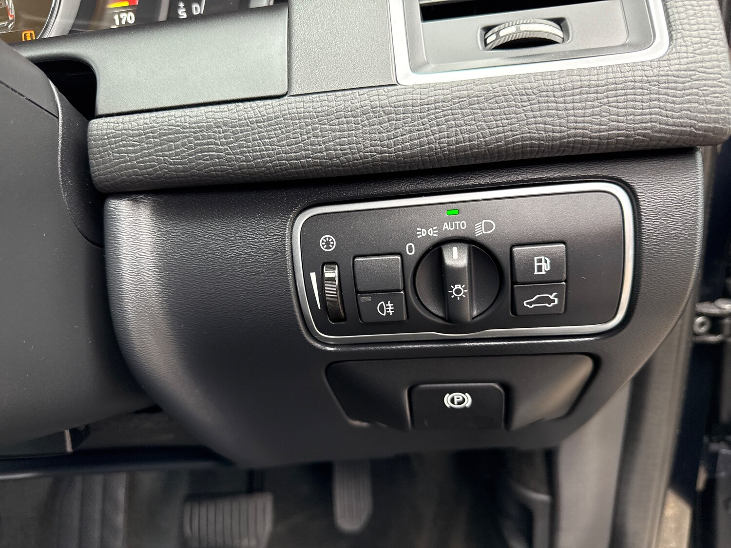 Used Volvo XC60 2017 for sale - 75924693: Photo 51