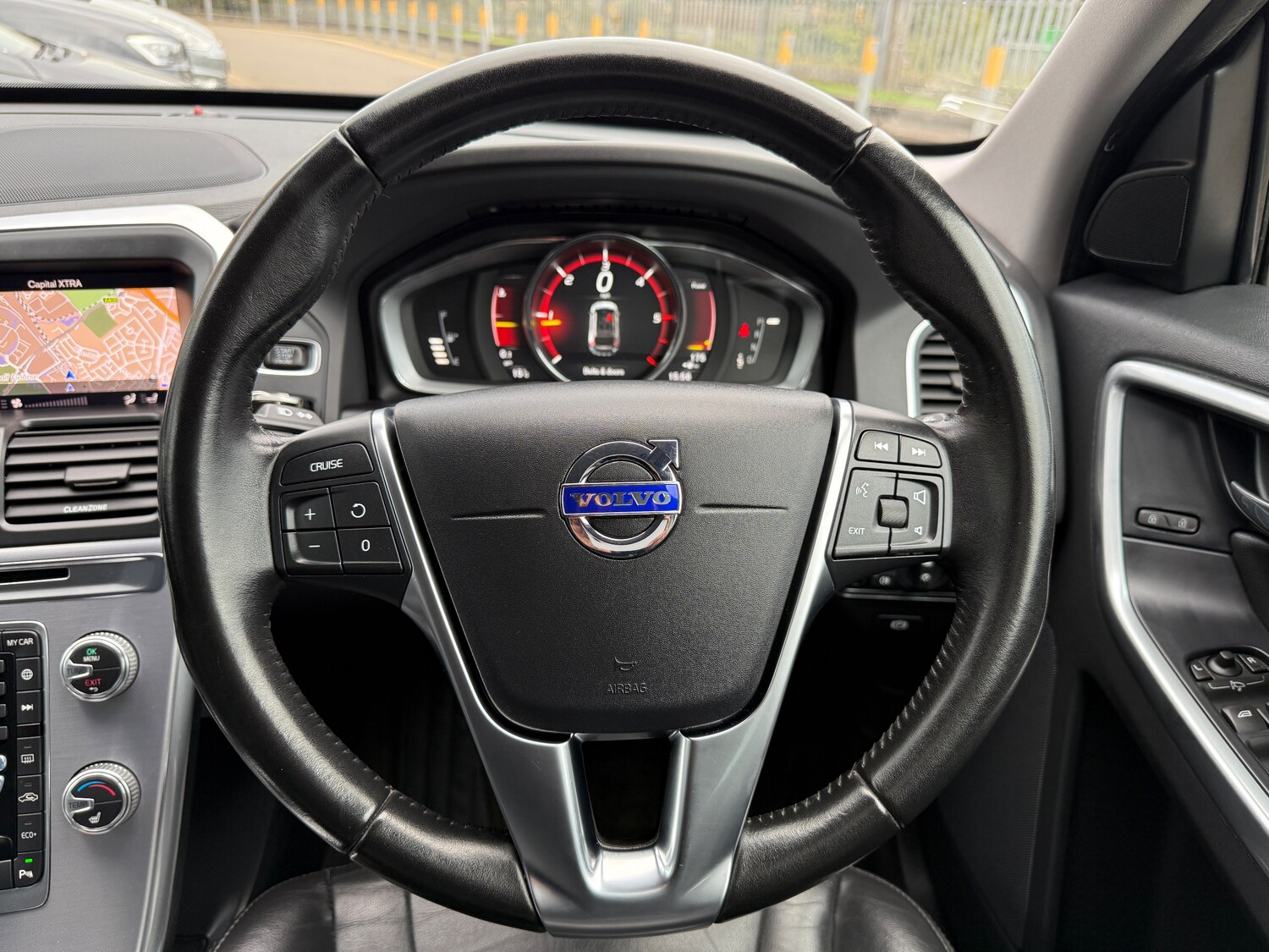 Used Volvo XC60 2017 for sale - 75924693: Photo 67