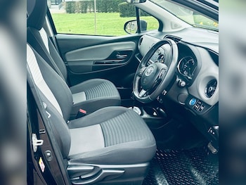 Used Toyota Yaris 2018 for sale - 78594050: Photo