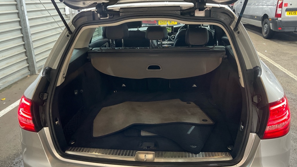 Used Mercedes-Benz C Class 2014 for sale - 76552104: Photo 10